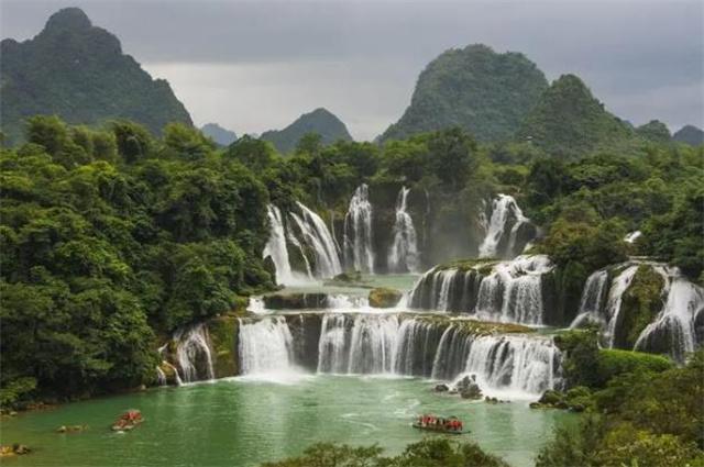 平胸是个怎么样的体验？游戏画面